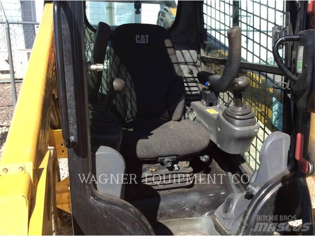 CAT 272D Skid steer loaders