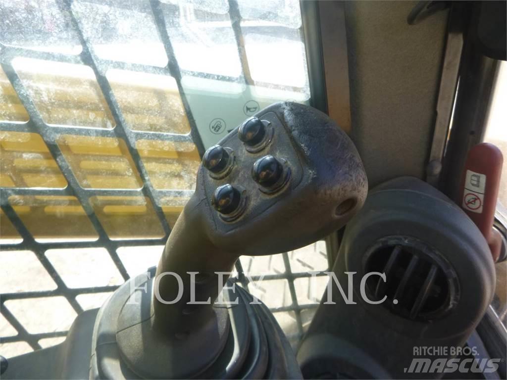 CAT 272D Skid steer loaders