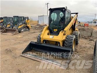 CAT 272D2 Skid steer loaders