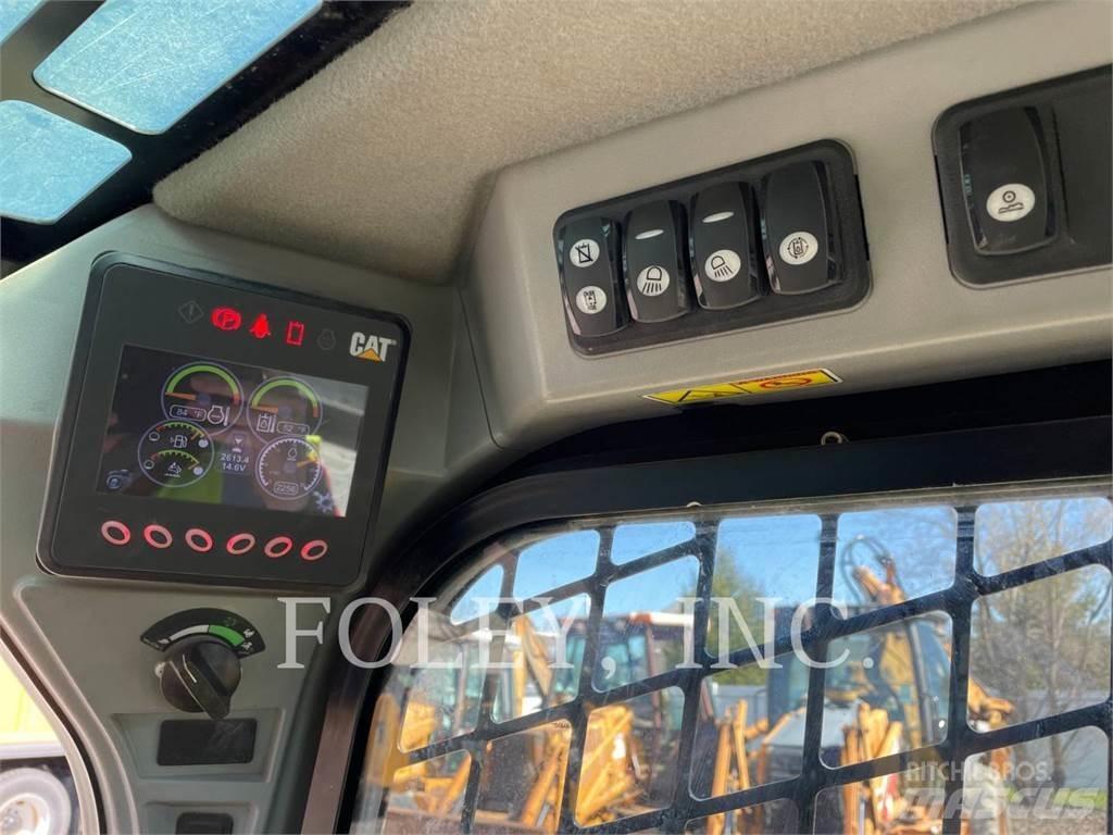 CAT 272D2 Skid steer loaders