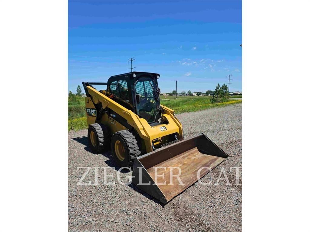 CAT 272D2 Skid steer loaders