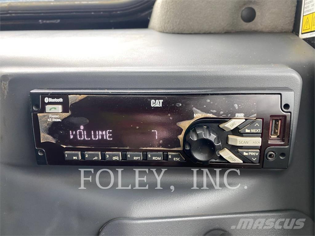 CAT 272D2 Skid steer loaders