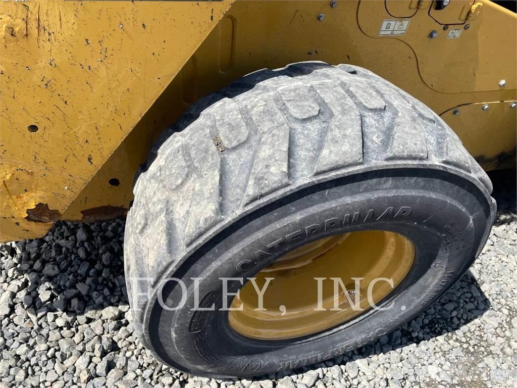 CAT 272D2XHP Skid steer loaders