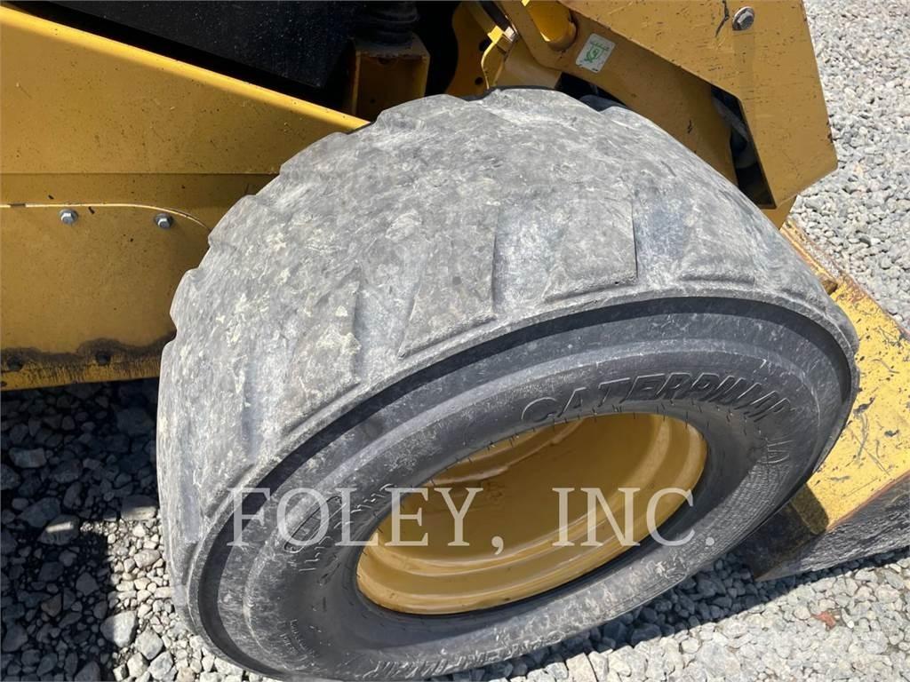 CAT 272D2XHP Skid steer loaders