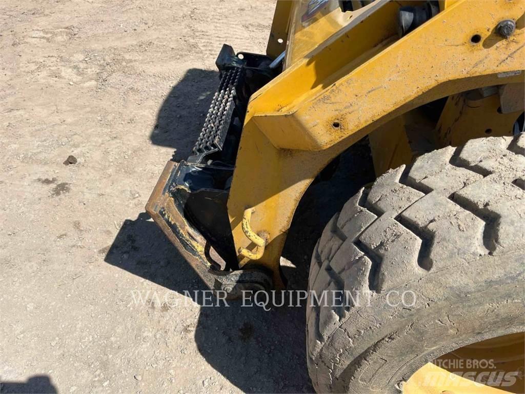 CAT 272D3 Skid steer loaders