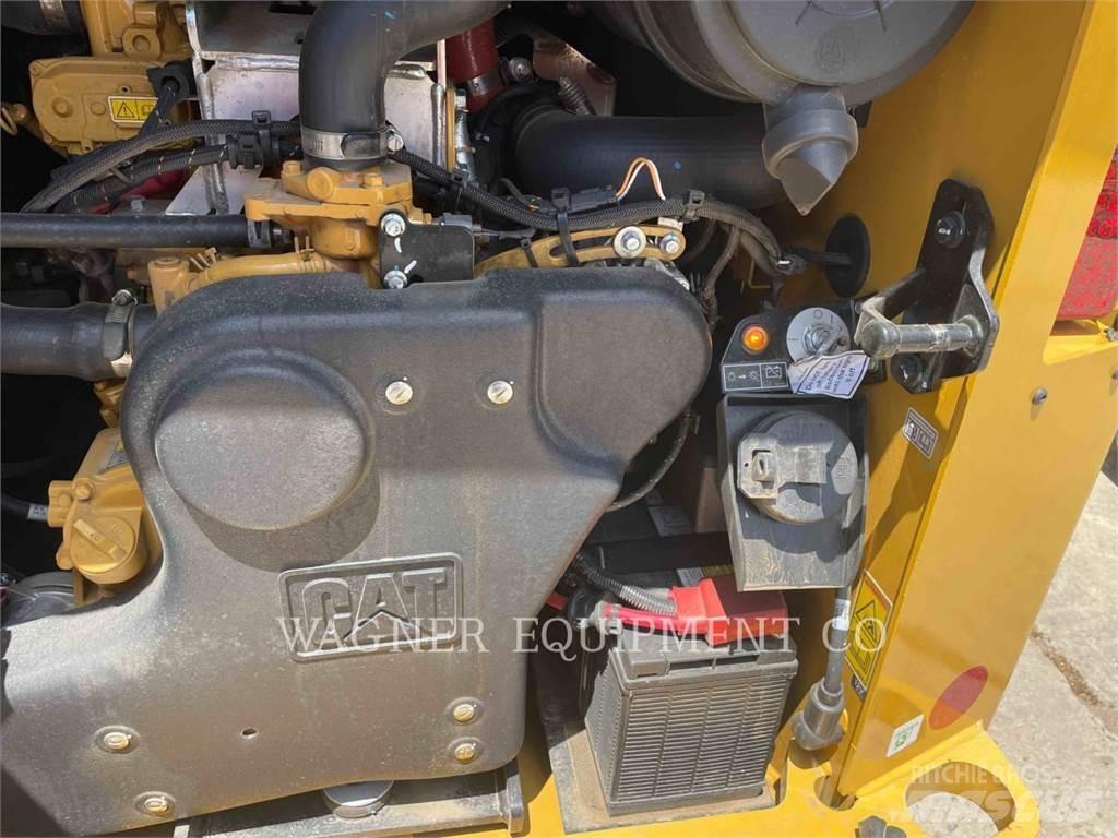 CAT 272D3 Skid steer loaders