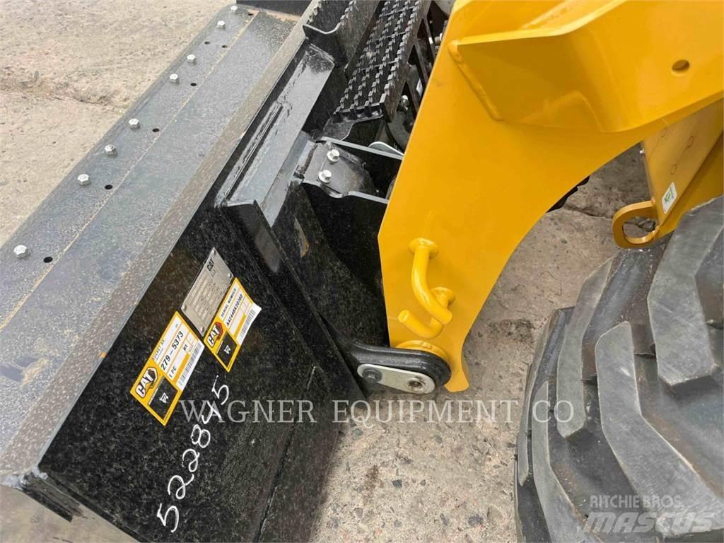 CAT 272D3 Skid steer loaders
