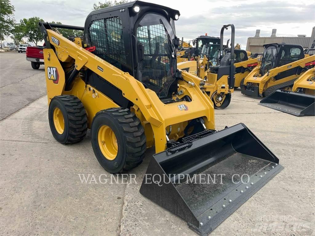 CAT 272D3 Skid steer loaders