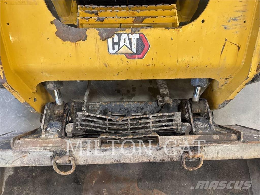 CAT 272D3 Skid steer loaders