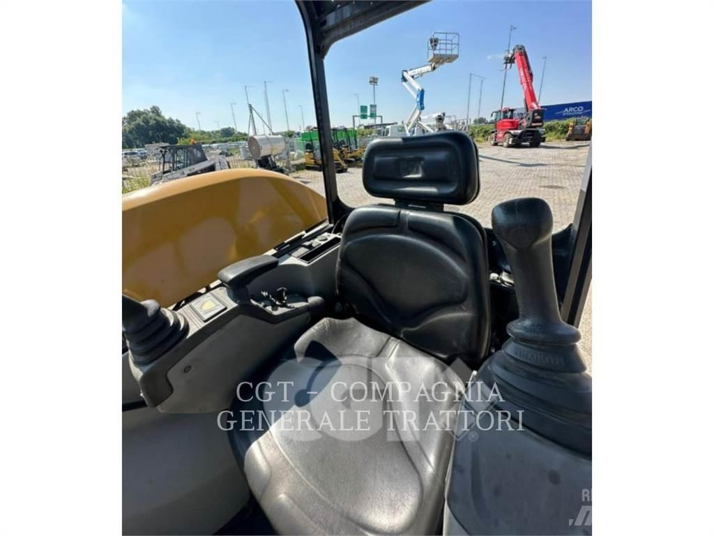 CAT 302.7DCR Crawler excavators