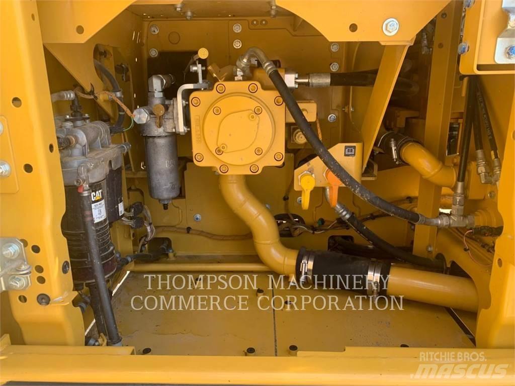 CAT 320 Crawler excavators