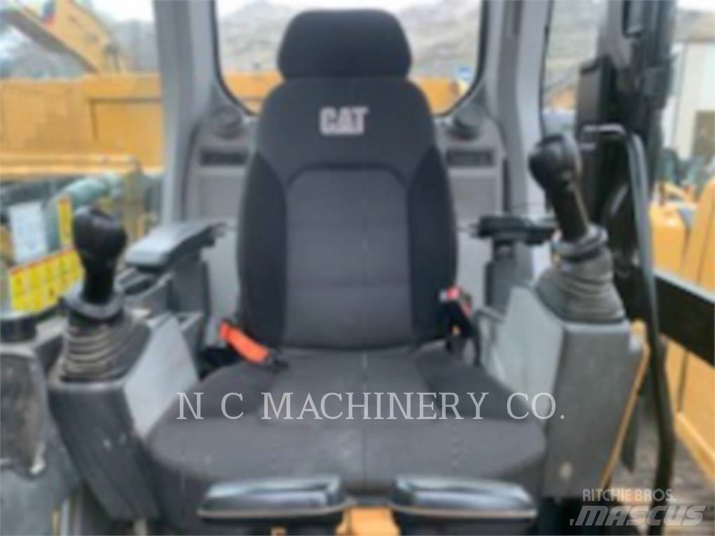 CAT 320 Crawler excavators