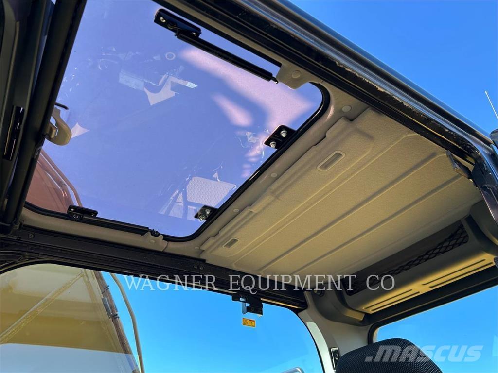 CAT 323 Crawler excavators