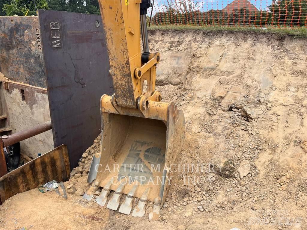 CAT 323FL Crawler excavators