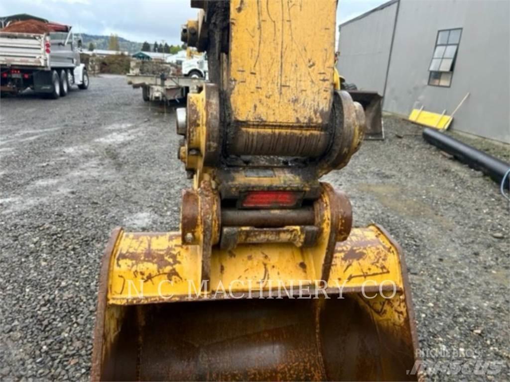 CAT 325 Crawler excavators