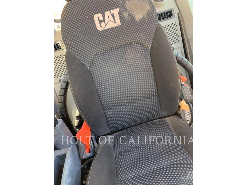 CAT 325 Crawler excavators