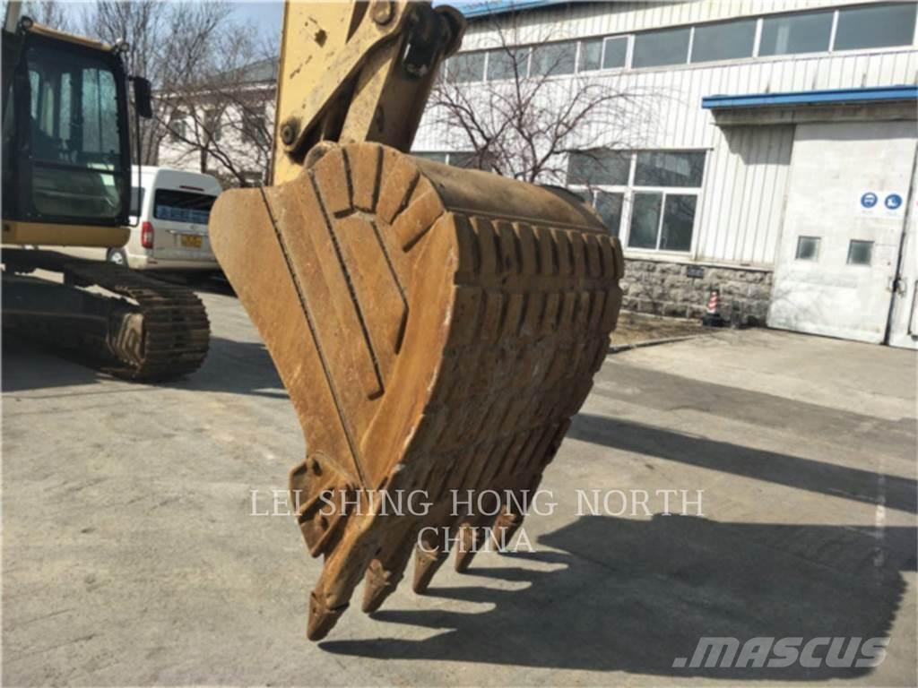 CAT 326D2L Crawler excavators