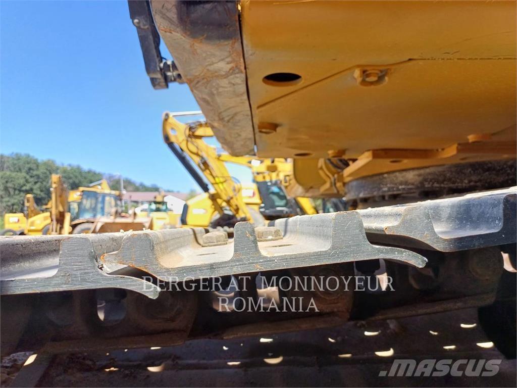 CAT 326FL Crawler excavators