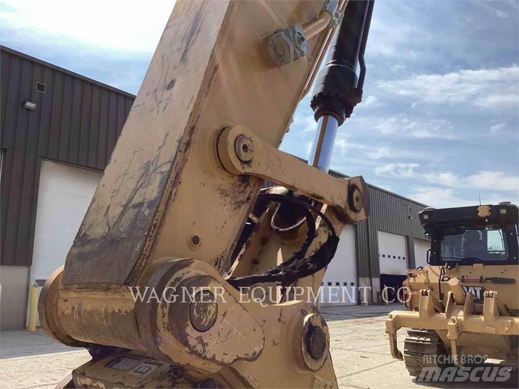 CAT 330 Crawler excavators