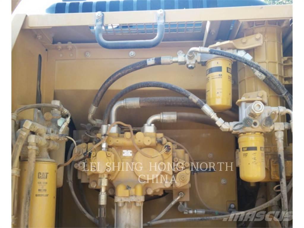 CAT 330D2L Crawler excavators