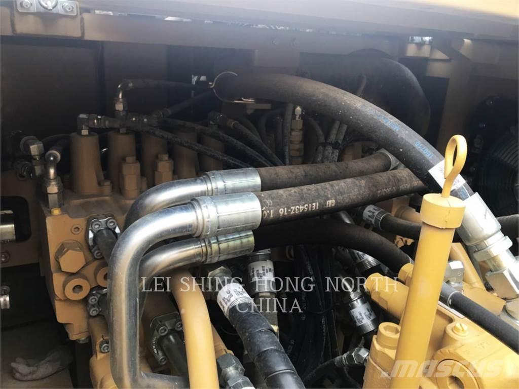 CAT 330D2L Crawler excavators