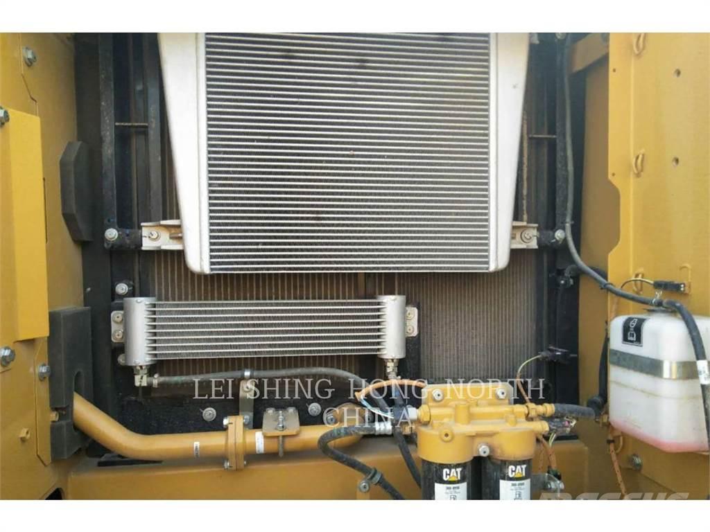 CAT 330D2L Crawler excavators