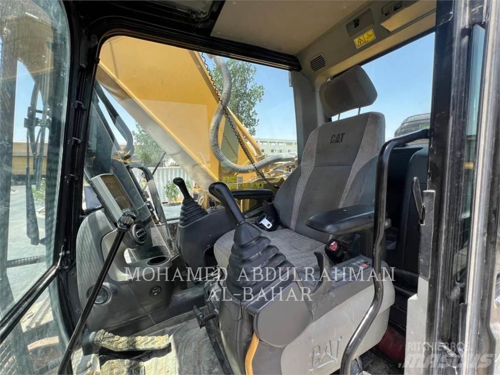 CAT 340D2L Crawler excavators