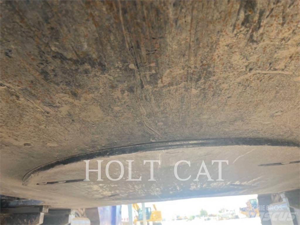 CAT 352 11 TC Crawler excavators