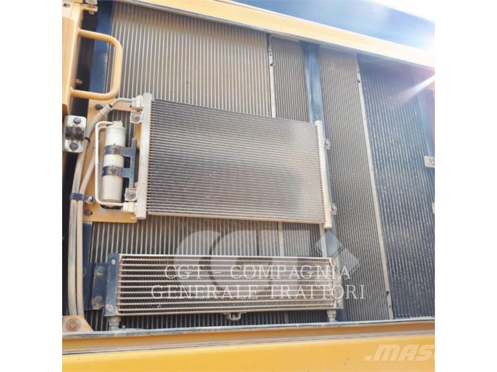 CAT 352F Crawler excavators