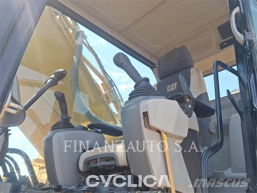 CAT 352FL Crawler excavators