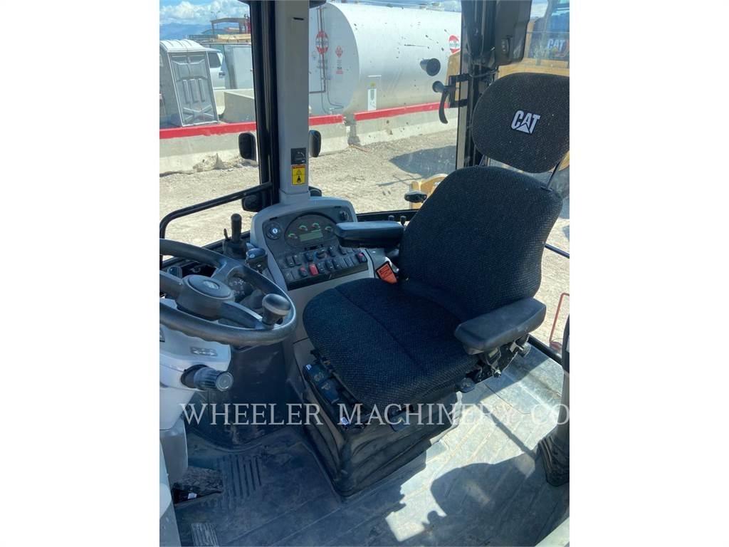 CAT 420F2 Backhoe