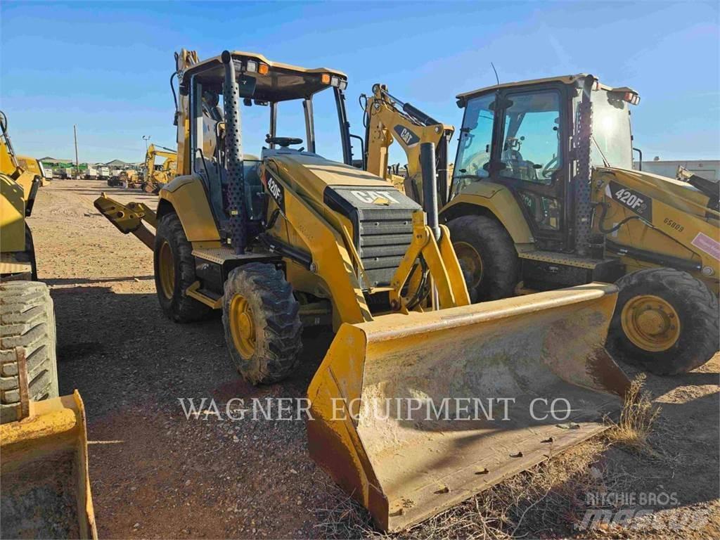 CAT 420F2 4WDS Backhoe
