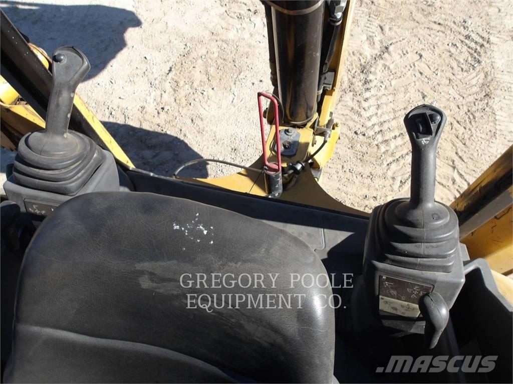 CAT 420F2IT Backhoe
