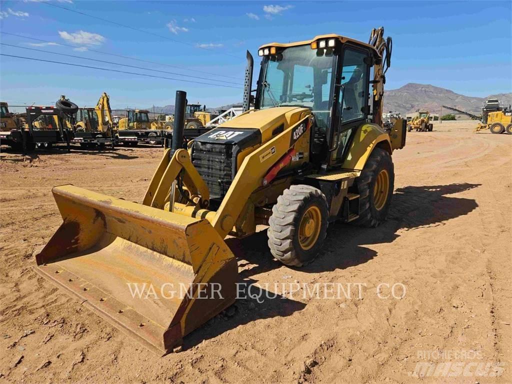 CAT 420F2ST Backhoe