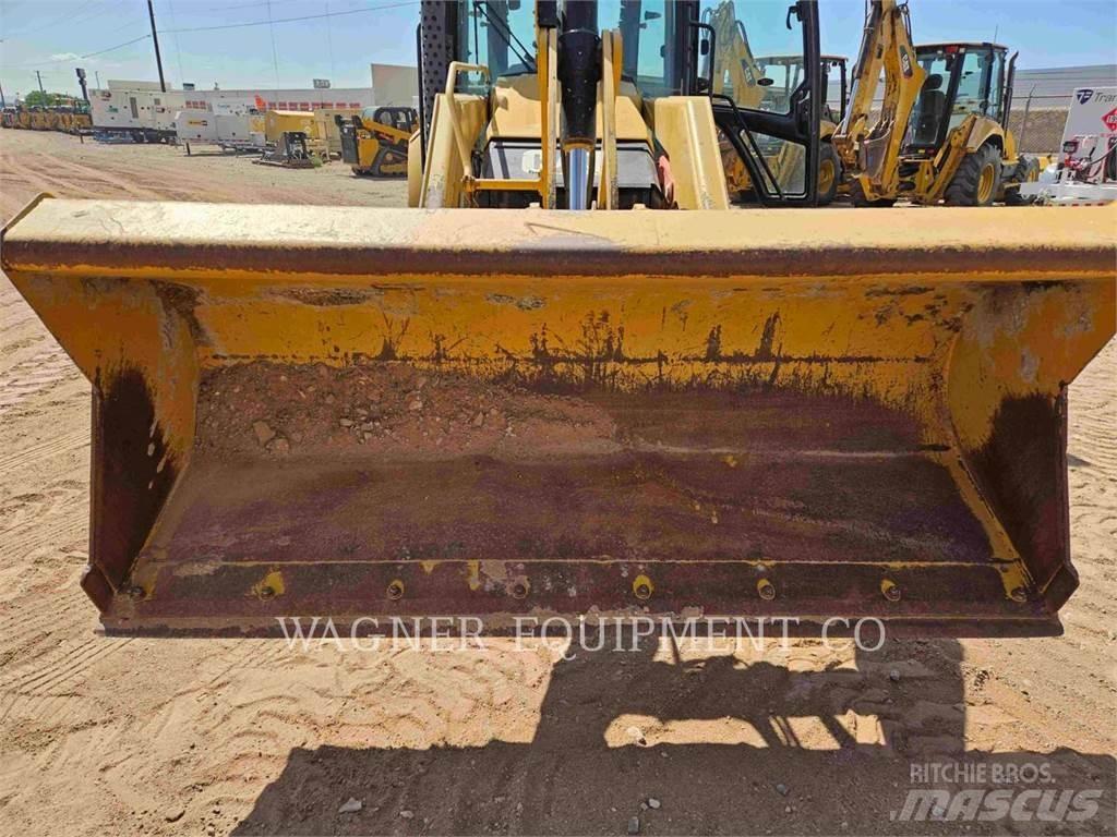 CAT 420F2ST Backhoe