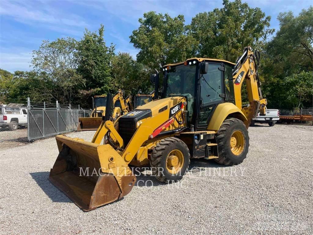 CAT 420F2ST Backhoe
