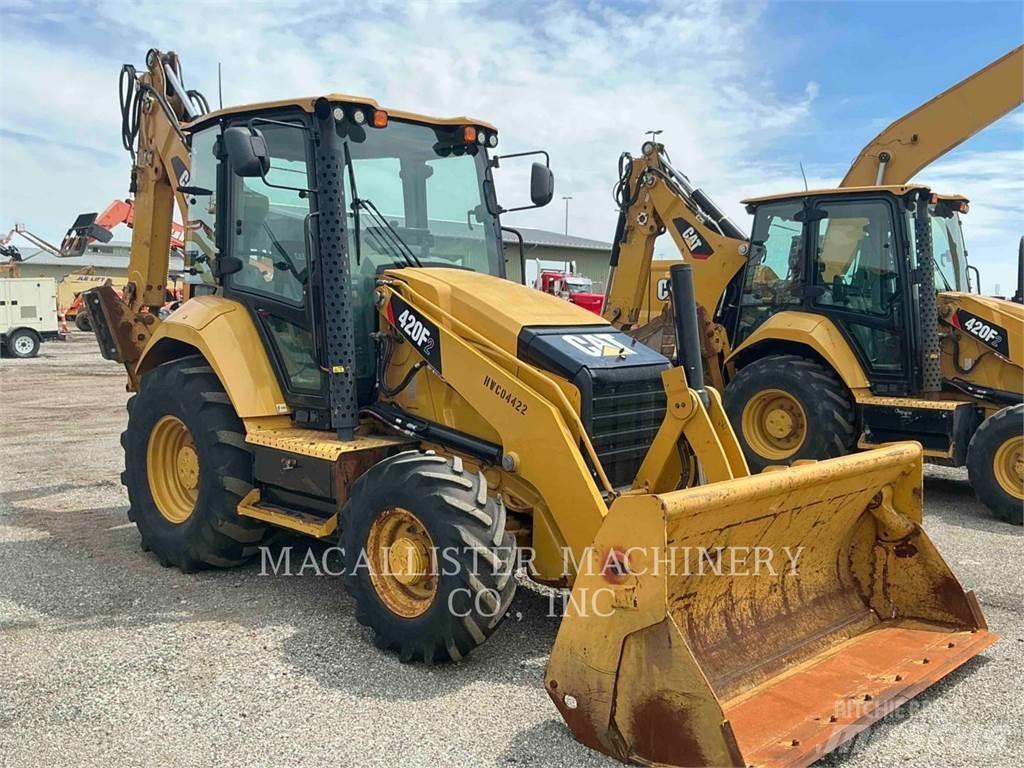 CAT 420F2ST Backhoe