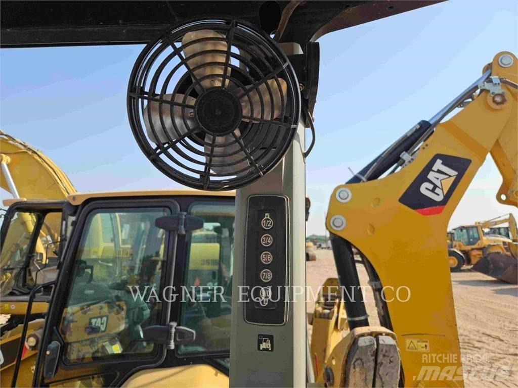 CAT 420F2ST Backhoe