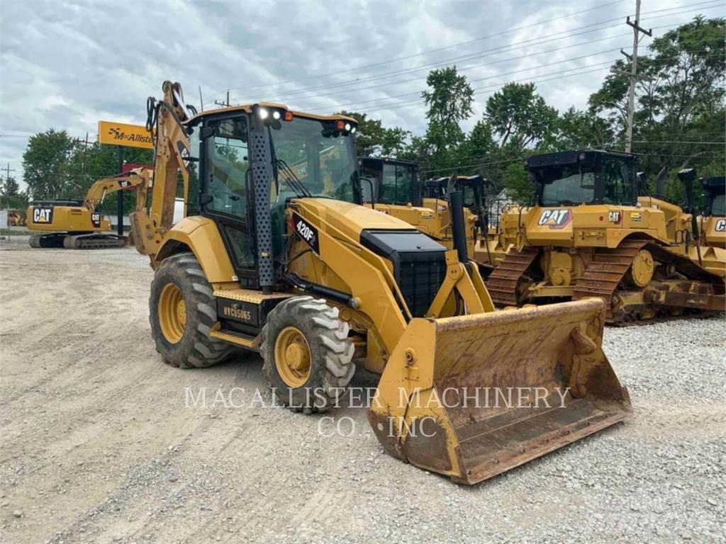 CAT 420F2ST Backhoe