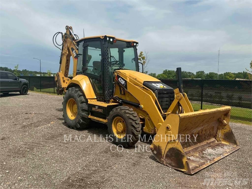 CAT 420F2ST Backhoe