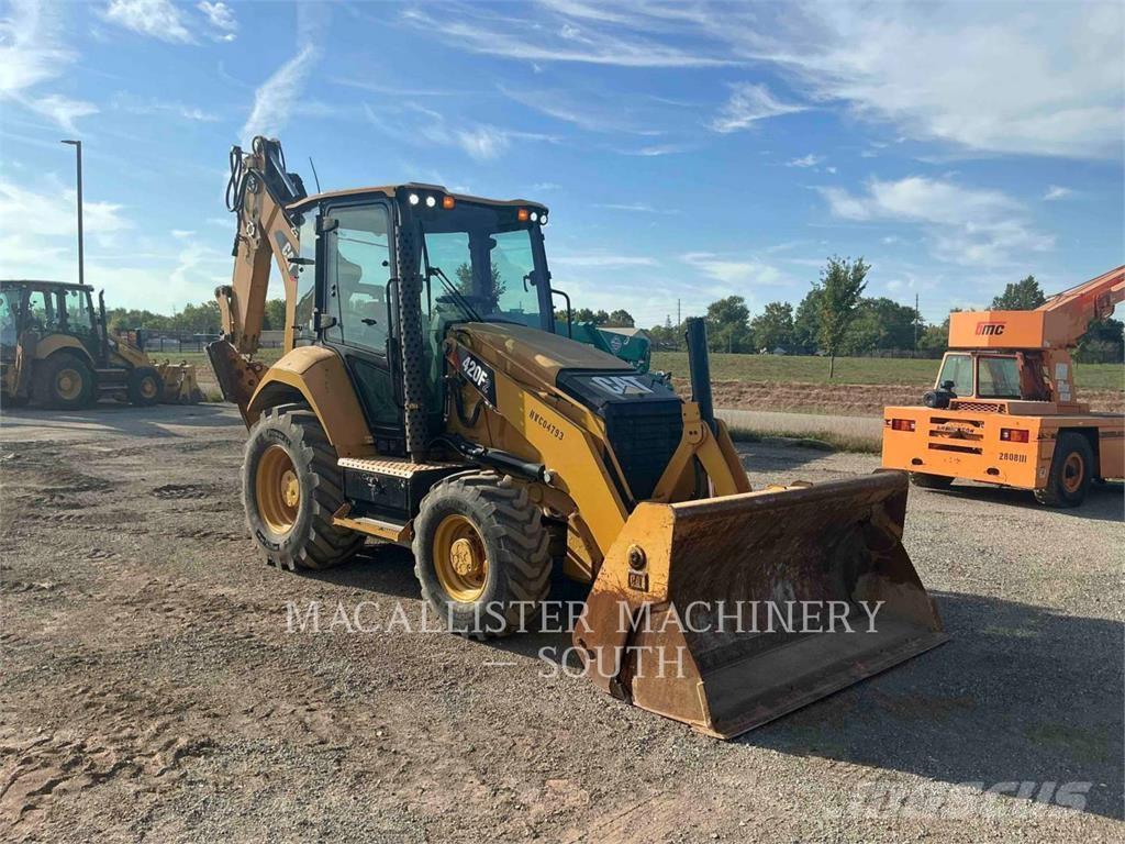 CAT 420F2ST Backhoe