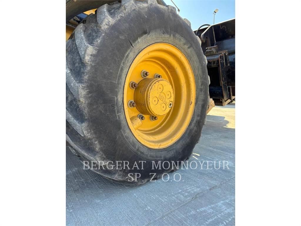 CAT 432F2 Backhoe