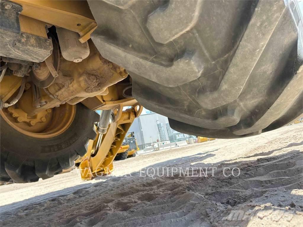 CAT 440 Backhoe