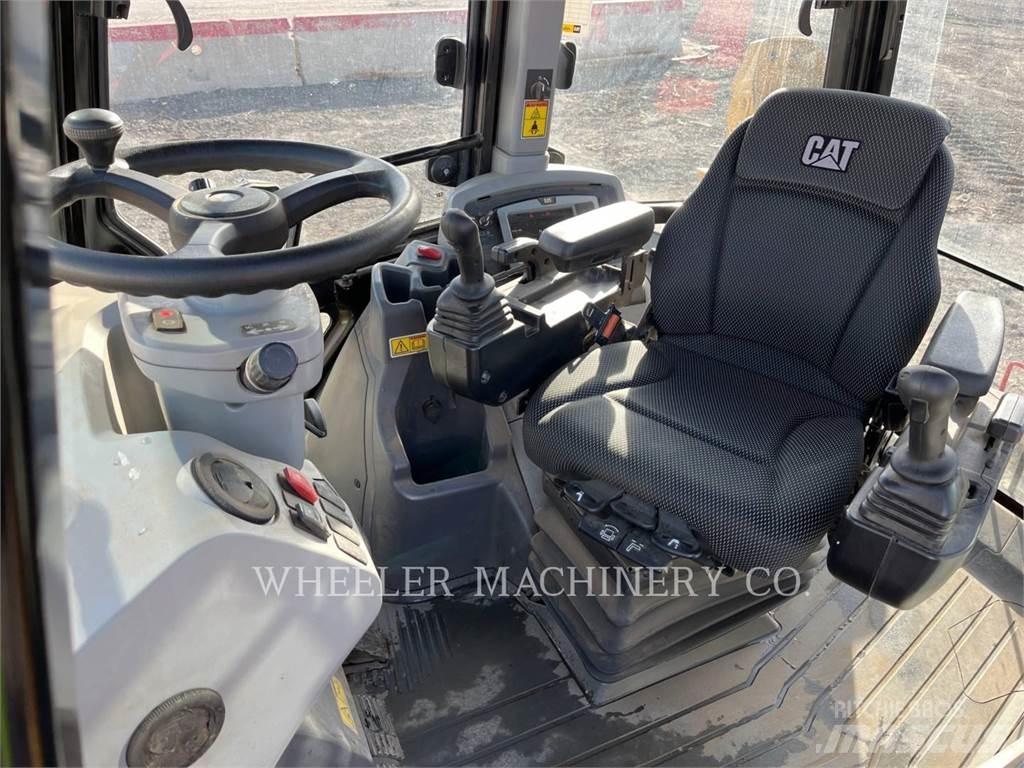 CAT 440 TH Backhoe