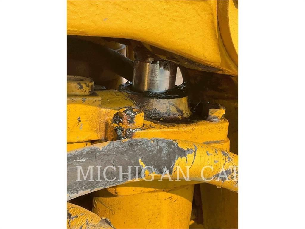 CAT 621B Scrapers