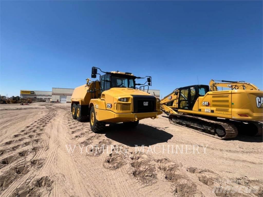 CAT 725 Articulated Haulers