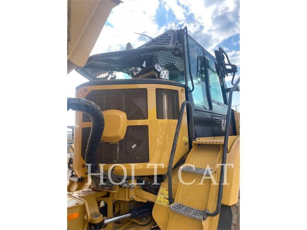 CAT 725 Articulated Haulers