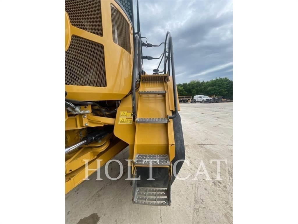 CAT 725 Articulated Haulers