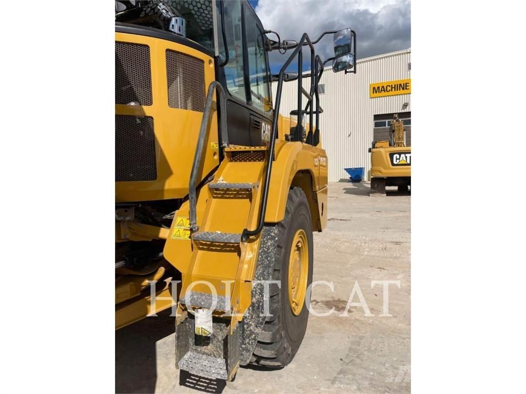 CAT 725 Articulated Haulers