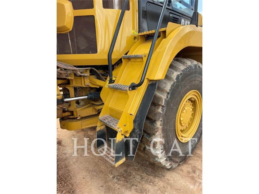 CAT 725 Articulated Haulers
